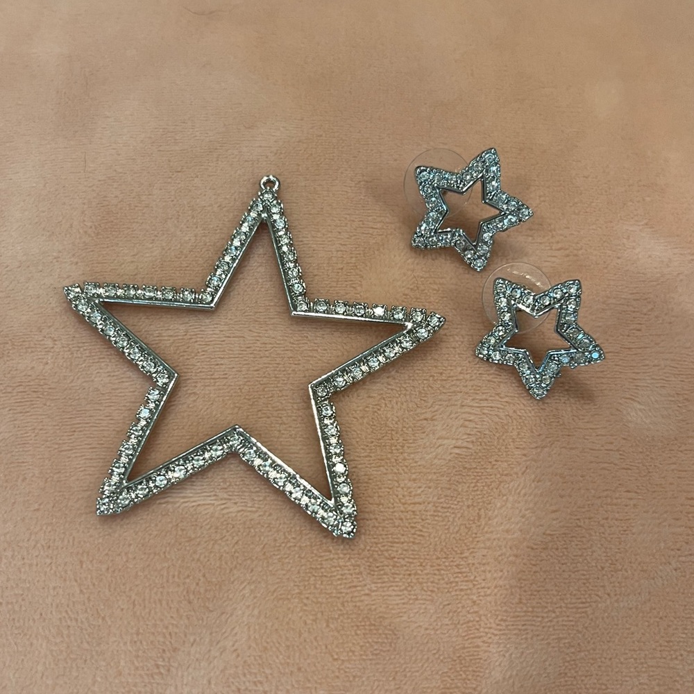STAR set: pendant and earrings.
